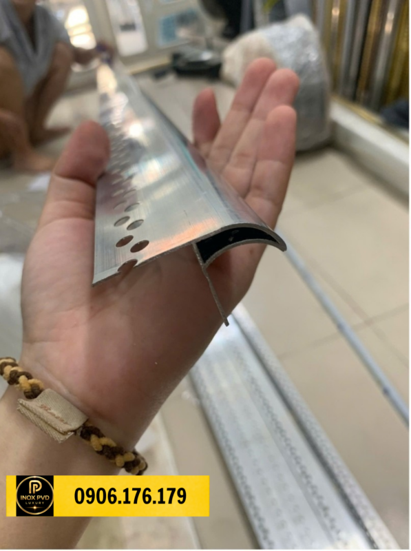 Nẹp nhôm ngắt nước mưa cho mặt tiền công trình tại quận Thanh Khê Đà Nẵng, hotline 0906.176.179