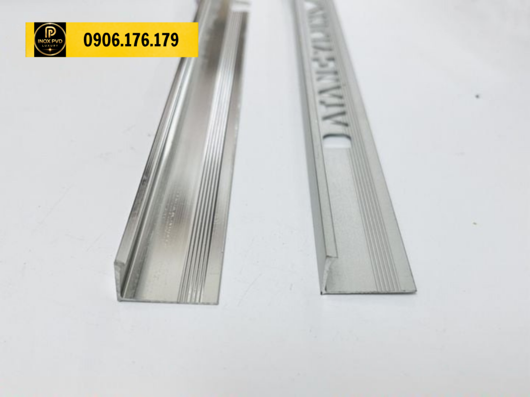 Nẹp nhôm V giúp xử lý góc cạnh sắc bén, hạn chế sứt mẻ gạch trong quá trình sử dụng. Hotline 0906.176.179
