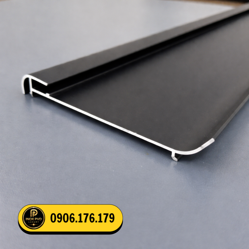 Nẹp len chân tường LED phong cách hiện đại
