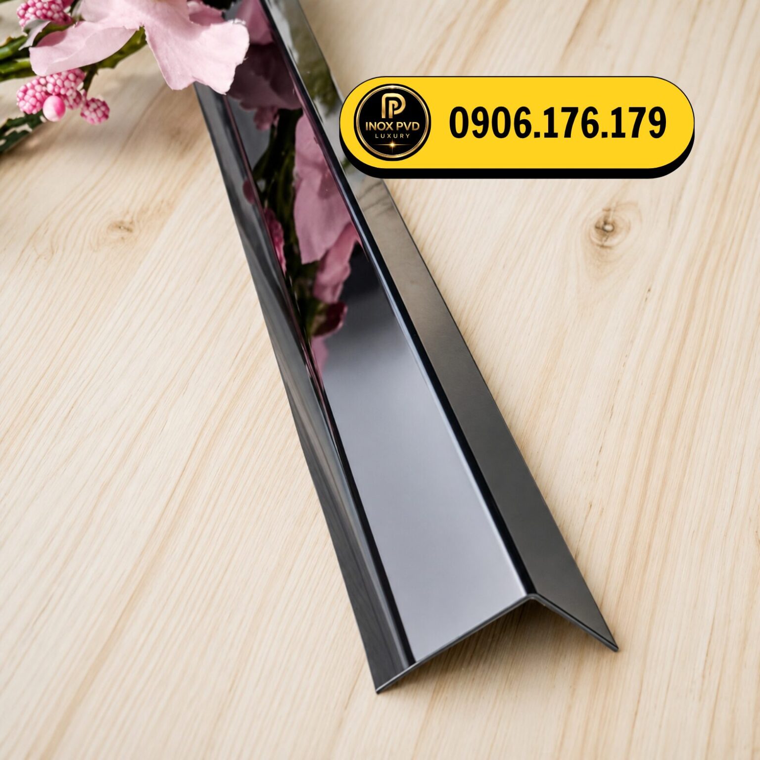 Nẹp inox tại Quy Nhơn – Bình Định dùng hoàn thiện góc, mép và khe nối, tạo điểm nhấn sang trọng cho công trình nội thất.