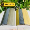 Nẹp nhôm chênh cốt sàn NOP8.0 kết nối sàn gạch với sàn gỗ, che mép vật liệu và hoàn thiện vị trí chuyển tiếp giữa hai mặt sàn.